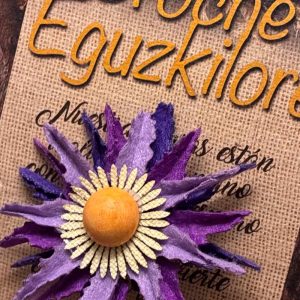 Broche fieltro eguzki morado